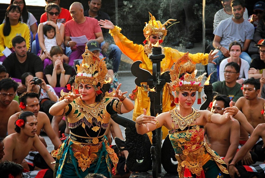 Bali’s Artistic Community: Thriving Creativity & Heritage